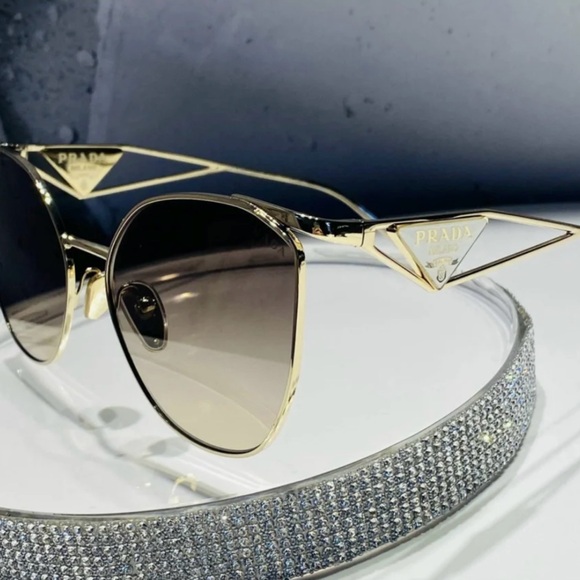 Beautiful Prada Oversized Sunglasses. Vacation Staple. Be the envy on the beach - Picture 3 of 8